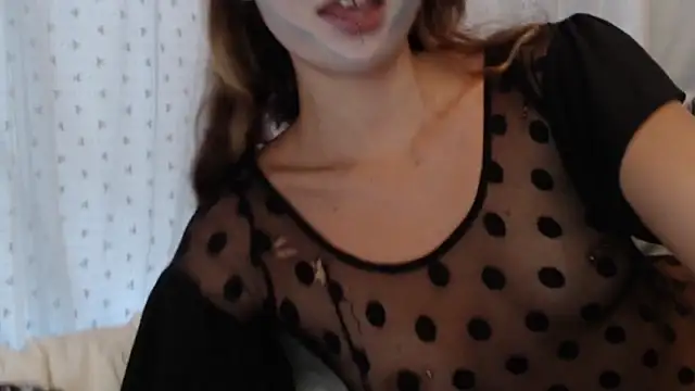 Snapshot of fern4ever chatting on October 30, 11:38 pm fern4ever online show from October 30, 11:38 pm