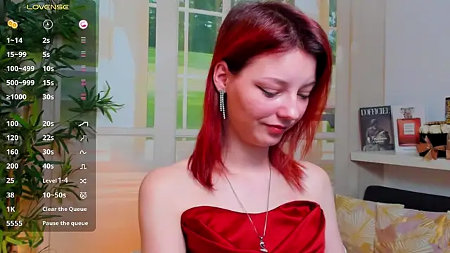 pretty little thing online show from February 6, 12:05 pm