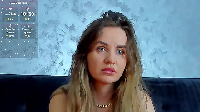 3lla Rose online show from March 4, 7:53 pm