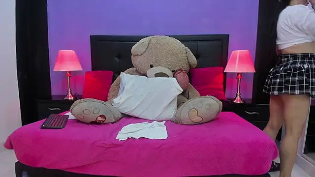 Snapshot of MaduraLuciana chatting on February 2, 2:34 pm MaduraLuciana online show from February 2, 2:34 pm