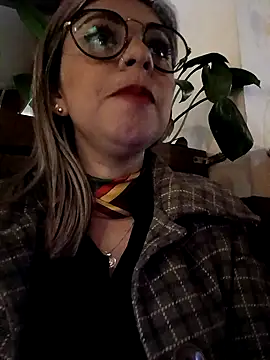 Snapshot of Cata_Office-12 chatting on December 3, 12:02 am Cata Office-12 online show from December 3, 12:02 am