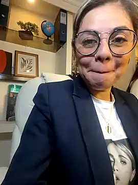 Snapshot of Cata_Office-12 chatting on December 12, 3:37 pm Cata Office-12 online show from December 12, 3:37 pm