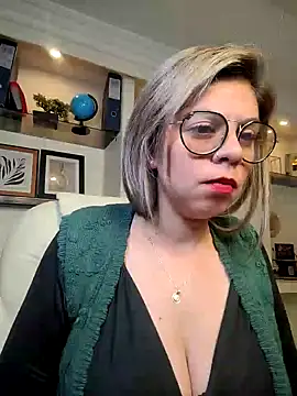 Snapshot of Cata_Office-12 chatting on December 21, 6:12 pm Cata Office-12 online show from December 21, 6:12 pm