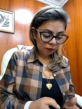 Snapshot of Cata_Office-12 chatting on September 23, 3:37 pm Cata Office-12 online show from September 23, 3:37 pm