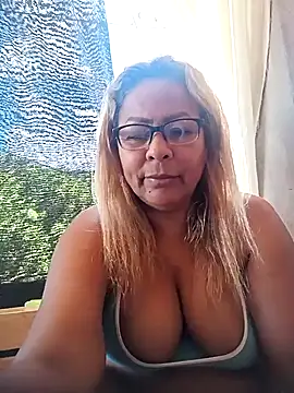 Snapshot of Afroditabichota chatting on September 21, 6:20 pm Afroditabichota online show from September 21, 6:20 pm