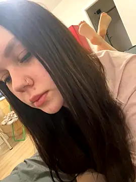 Snapshot of Marylallka5 chatting on December 1, 8:52 am Marylallka5 online show from December 1, 8:52 am