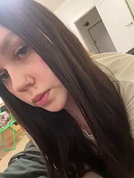 Snapshot of Marylallka5 chatting on December 14, 12:21 pm Marylallka5 online show from December 14, 12:21 pm