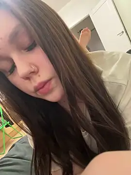 Snapshot of Marylallka5 chatting on December 16, 2:33 pm Marylallka5 online show from December 16, 2:33 pm