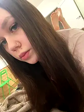 Snapshot of Marylallka5 chatting on December 19, 5:47 am Marylallka5 online show from December 19, 5:47 am