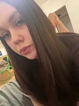 Snapshot of Marylallka5 chatting on February 6, 5:23 am Marylallka5 online show from February 6, 5:23 am