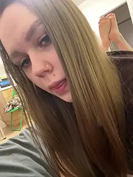 Snapshot of Marylallka5 chatting on February 24, 3:21 pm Marylallka5 online show from February 24, 3:21 pm