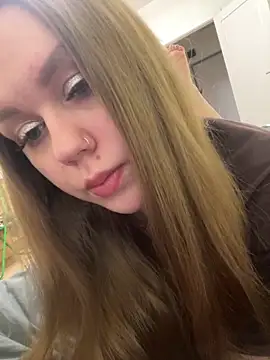 Snapshot of Marylallka5 chatting on February 26, 5:06 am Marylallka5 online show from February 26, 5:06 am