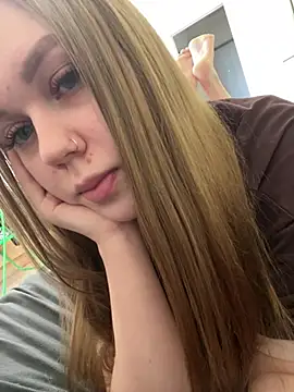 Snapshot of Marylallka5 chatting on March 6, 10:01 am Marylallka5 online show from March 6, 10:01 am