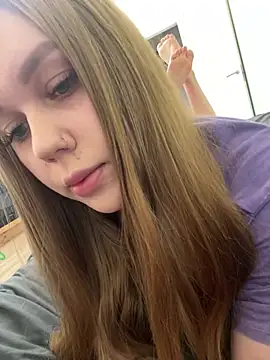 Snapshot of Marylallka5 chatting on March 12, 12:11 pm Marylallka5 online show from March 12, 12:11 pm