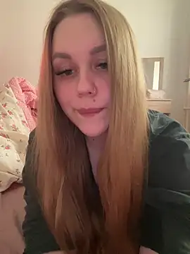 Snapshot of Marylallka5 chatting on May 31, 7:04 am Marylallka5 online show from May 31, 7:04 am