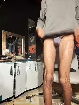 Snapshot of Gillygilly76 chatting on November 8, 2:01 am Gillygilly76 online show from November 8, 2:01 am