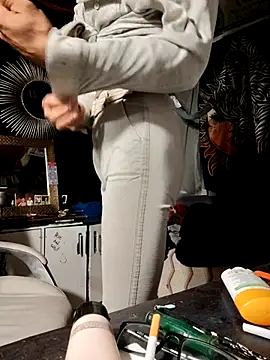 Snapshot of Gillygilly76 chatting on November 14, 6:01 am Gillygilly76 online show from November 14, 6:01 am