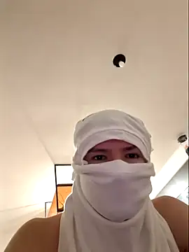 JuHots online show from April 2, 6:33 am