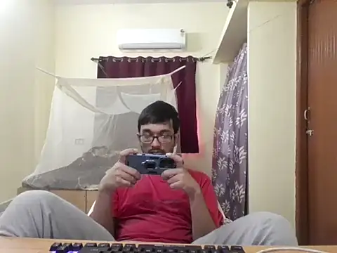 Snapshot of THE_NAKED_BOY chatting on December 21, 5:58 am THE NAKED BOY online show from December 21, 5:58 am