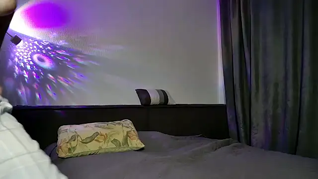 Snapshot of MazzyDoll chatting on November 24, 4:01 am MazzyDoll online show from November 24, 4:01 am