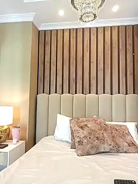 MonicaMoret online show from February 8, 12:06 pm