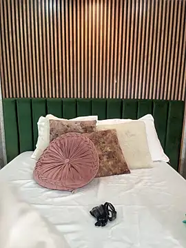 MonicaMoret online show from March 17, 12:08 pm