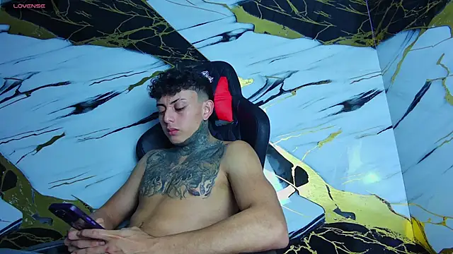 Kevin22 222 online show from March 17, 4:29 am