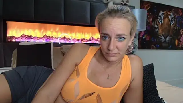 Snapshot of Wendysexyx chatting on June 15, 12:35 am Wendysexyx online show from June 15, 12:35 am