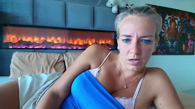 Snapshot of Wendysexyx chatting on June 15, 12:51 pm Wendysexyx online show from June 15, 12:51 pm