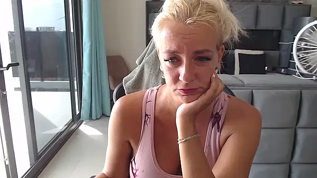 Snapshot of Wendysexyx chatting on July 27, 1:29 pm Wendysexyx online show from July 27, 1:29 pm