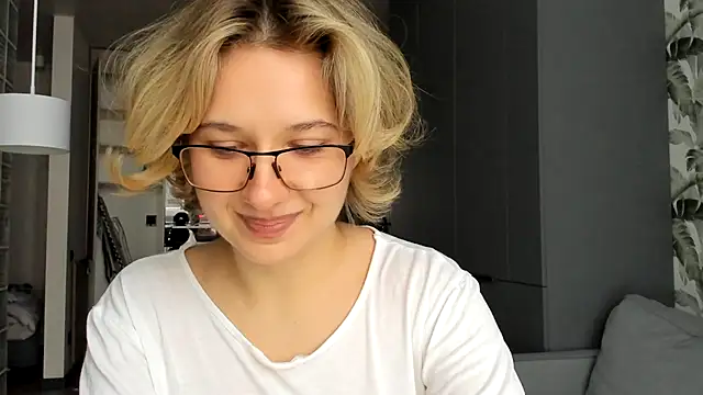 Lilith lutherlow online show from January 7, 1:24 pm