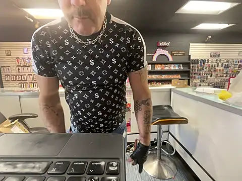 Snapshot of RawRyder8 chatting on December 13, 9:09 pm RawRyder8 online show from December 13, 9:09 pm