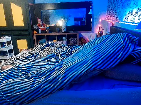 Snapshot of RawRyder8 chatting on September 19, 4:14 am RawRyder8 online show from September 19, 4:14 am