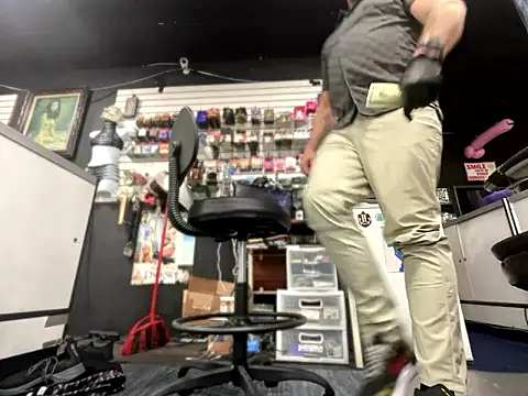 Snapshot of RawRyder8 chatting on March 4, 3:23 am RawRyder8 online show from March 4, 3:23 am