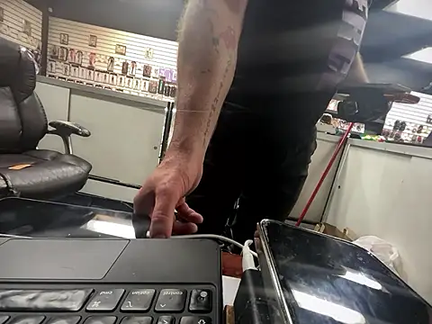 Snapshot of RawRyder8 chatting on April 8, 3:17 am RawRyder8 online show from April 8, 3:17 am