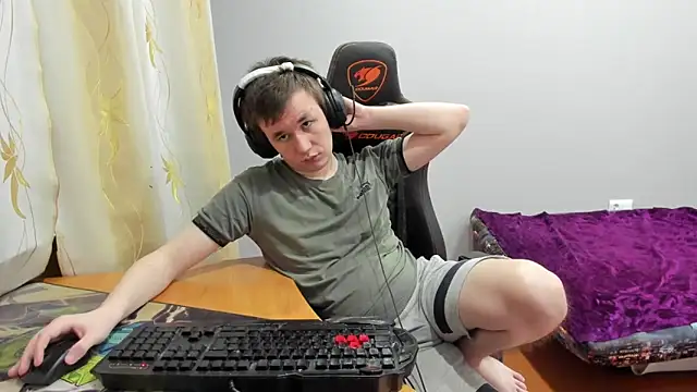 iliaskrislove online show from December 19, 6:26 pm