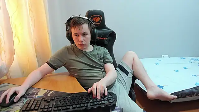 iliaskrislove online show from January 19, 9:02 am