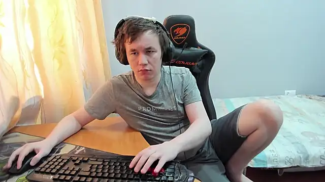 iliaskrislove online show from February 13, 7:04 am