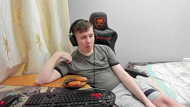 iliaskrislove online show from April 25, 9:45 pm