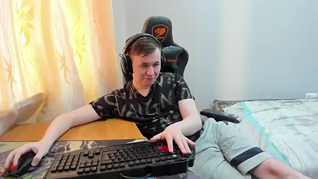 iliaskrislove online show from April 28, 2:27 am