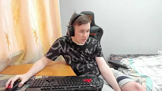 iliaskrislove online show from April 29, 3:38 pm