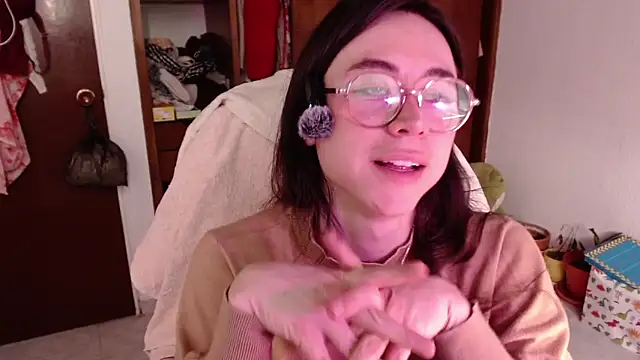 emily pearl  online show from October 17, 9:17 pm