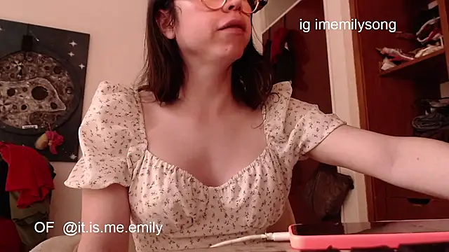 emily pearl  online show from March 12, 9:10 pm