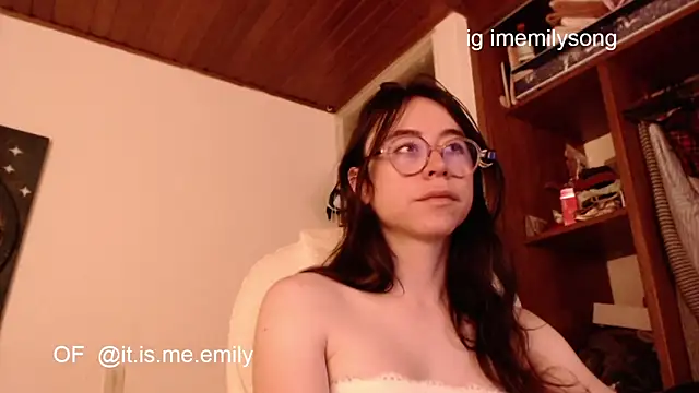 emily pearl  online show from March 19, 11:09 pm