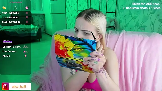 Alice Halle online show from December 11, 5:15 pm