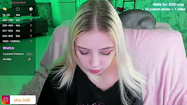 Alice Halle online show from December 13, 8:26 pm