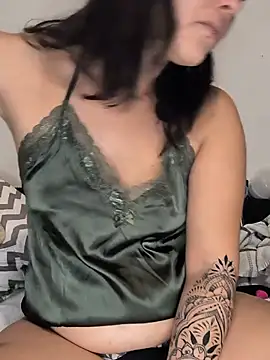 Snapshot of Linalicious chatting on June 26, 1:26 pm Linalicious online show from June 26, 1:26 pm