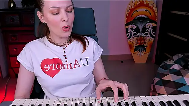 Snapshot of VandaRossi chatting on February 9, 2:18 pm VandaRossi online show from February 9, 2:18 pm