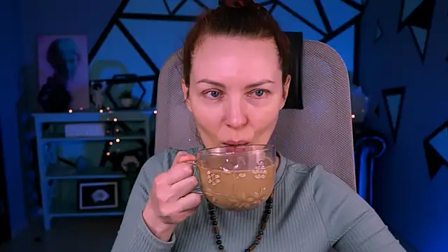 Snapshot of VandaRossi chatting on March 19, 5:30 am VandaRossi online show from March 19, 5:30 am