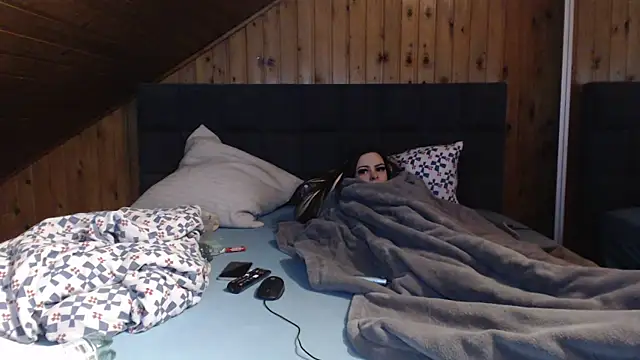 BoeseMoni1998 online show from March 5, 8:21 pm